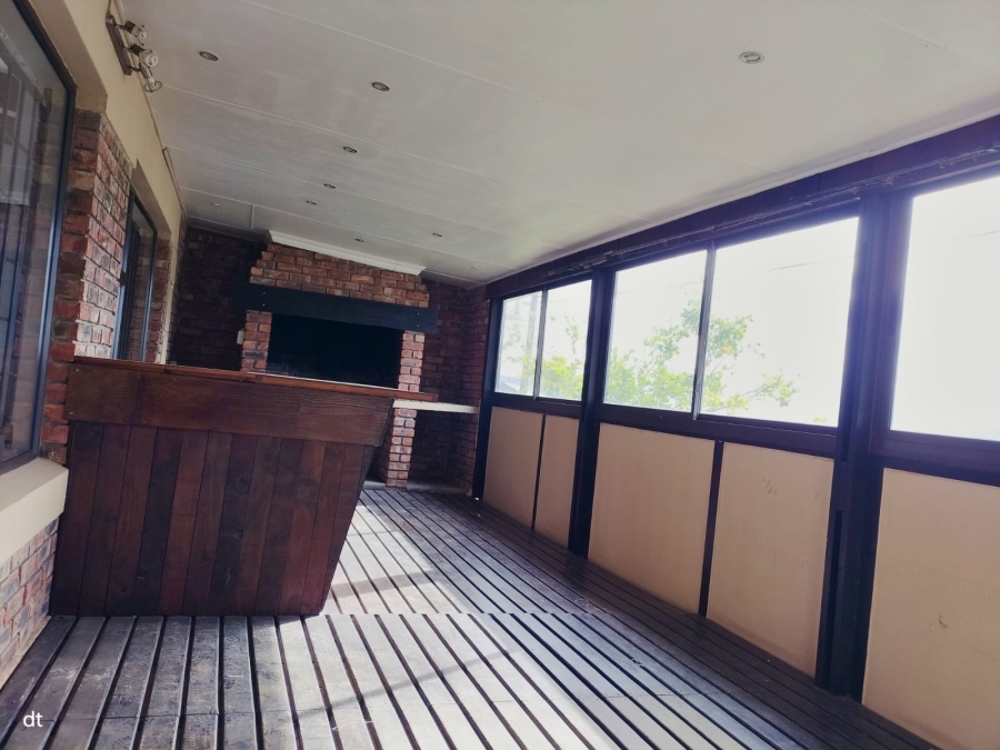 3 Bedroom Property for Sale in Fraaiuitsig Western Cape